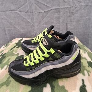 %Nike Air Max 95 Running Shoes Size 5Y Black Volt 905348-022 / A 33
